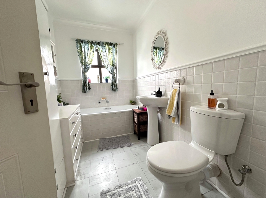3 Bedroom Property for Sale in Royal Ascot Western Cape